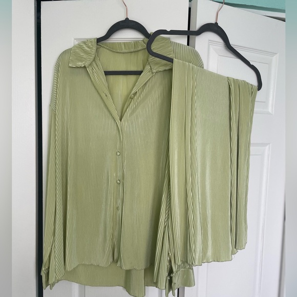 Yellow Green Two Piece Slouchy Set - Picture 2 of 7